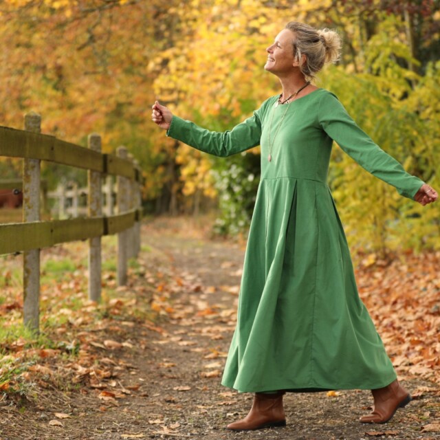 Quintessence - Robe Louisa - velours milleraies vert pomme