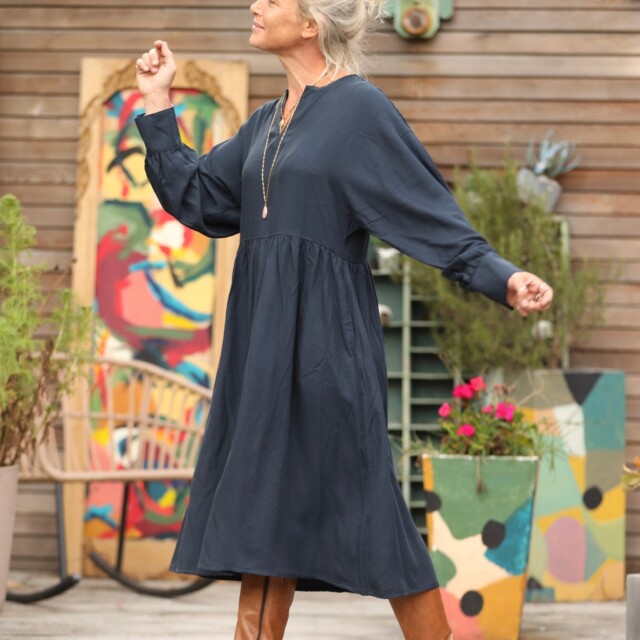 Quintessence - Robe Orlane - sergé de viscose marine