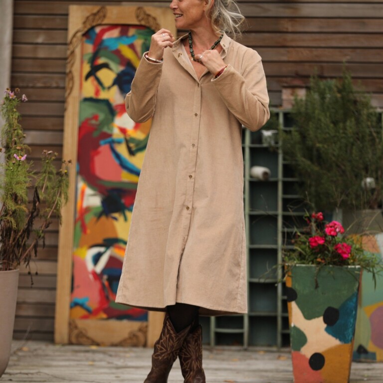 robe yuna velours cotele sable 9184984 Quintessence - Robe Yuna - velours côtelé sable