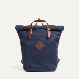 Sac à dos Woody 25L – Bleu Marine BM par la marque Bleu de Chauffe Bleu de Chauffe - Sac à dos Woody 25L – Bleu Marine BM