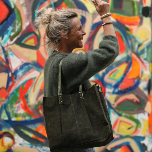 Sac Lisière – Cuir kaki par la marque Quintessence Quintessence - Sac Lisière – Cuir kaki