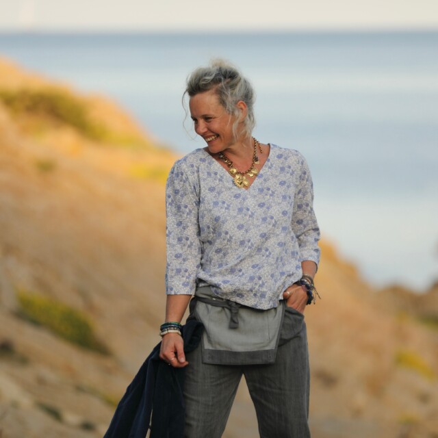 Quintessence - Blouse Eulalie col V – manches 3/4 – double gaze de coton chardon