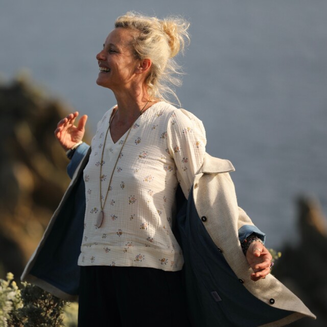 Quintessence - Blouse Eulalie col V - manches 3/4 - double gaze de coton floral pastel