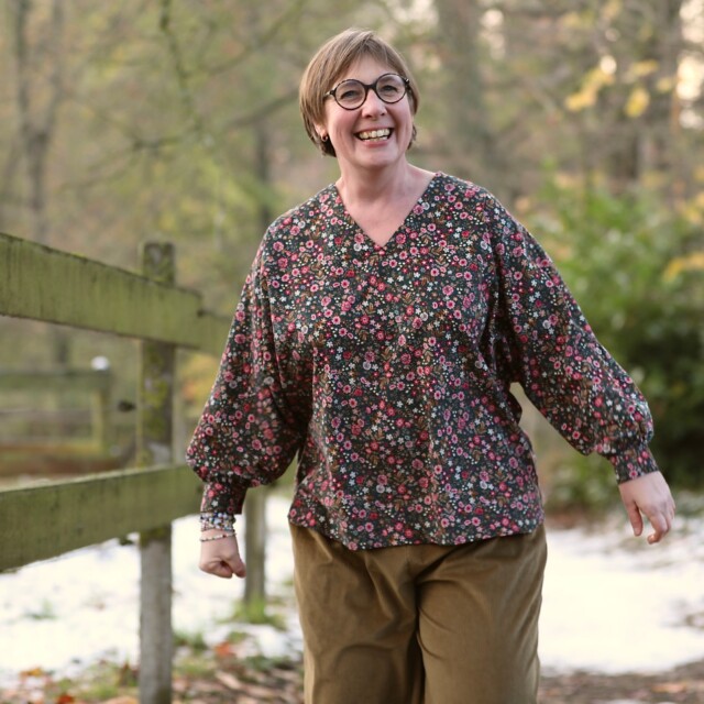 Quintessence - Blouse Mina – Velours milleraies fleuri champêtre