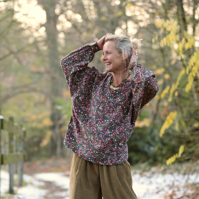 Quintessence - Blouse Mina – Velours milleraies fleuri champêtre