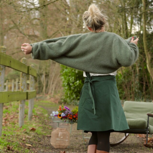 Quintessence - Jupe portefeuille Marie midi - Velours milleraies vert anglais