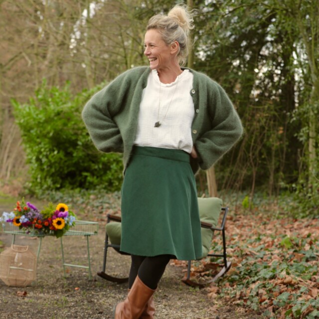 Quintessence - Jupe portefeuille Marie midi - Velours milleraies vert anglais