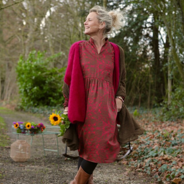 Robe Allegra – Satin de coton Gourmandise moka & rose par la marque Quintessence Quintessence - Robe Allegra – Satin de coton Gourmandise moka & rose