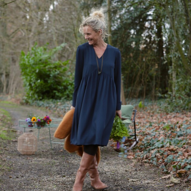 Quintessence - Robe Edonie coupe midi - Sergé de viscose marine