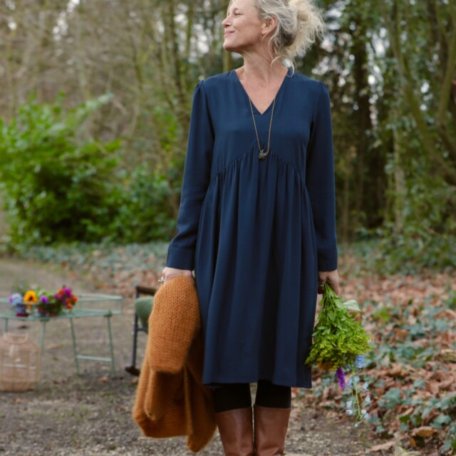 Quintessence - Robe Edonie coupe midi – Sergé de viscose marine