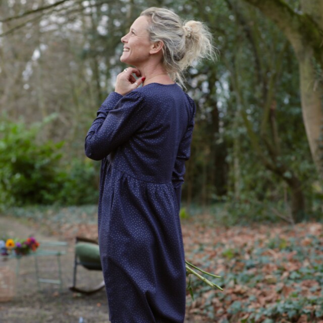 Quintessence - Robe Edonie coupe midi - Armuré marine/pois dorés