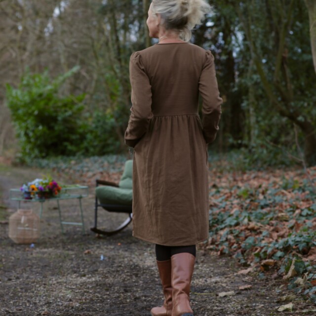 Quintessence - Robe Edonie coupe midi - Sergé de coton moka