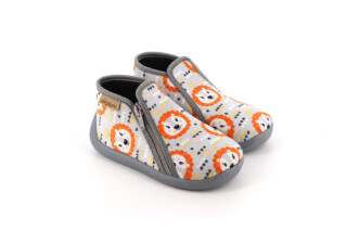 Chaussons garçon Alpha gris : pantoufle d’été par la marque Airplum Airplum - Chaussons garçon Alpha gris : pantoufle d’été