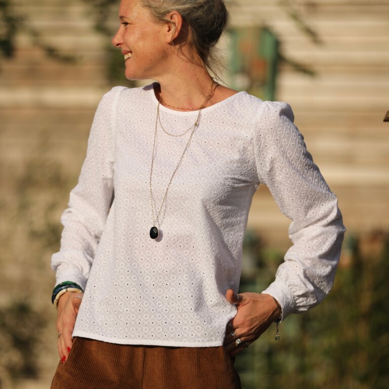 Quintessence - Blouse Amarante - broderie damier blanche