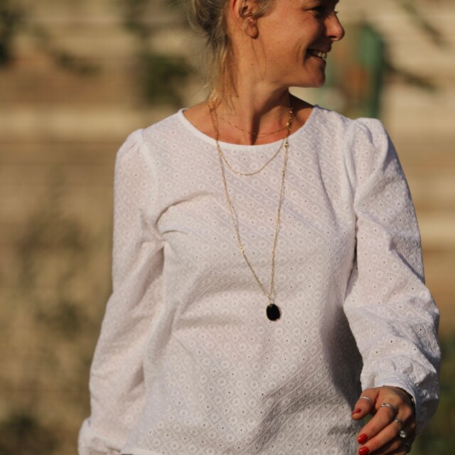 Quintessence - Blouse Amarante - broderie damier blanche