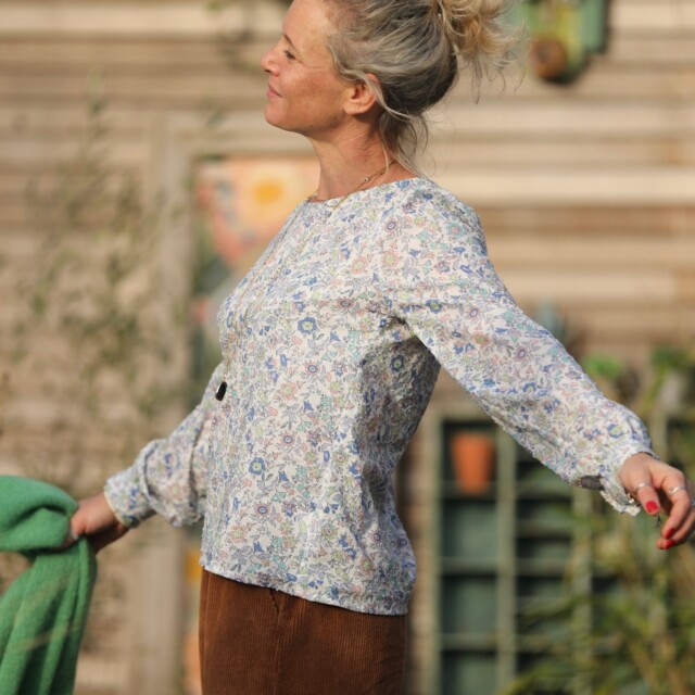 Quintessence - Blouse Amarante - voile de coton plumetis fleurs de printemps