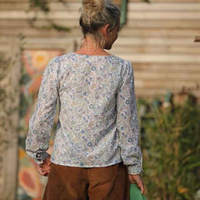 Quintessence - Blouse Amarante - voile de coton plumetis fleurs de printemps