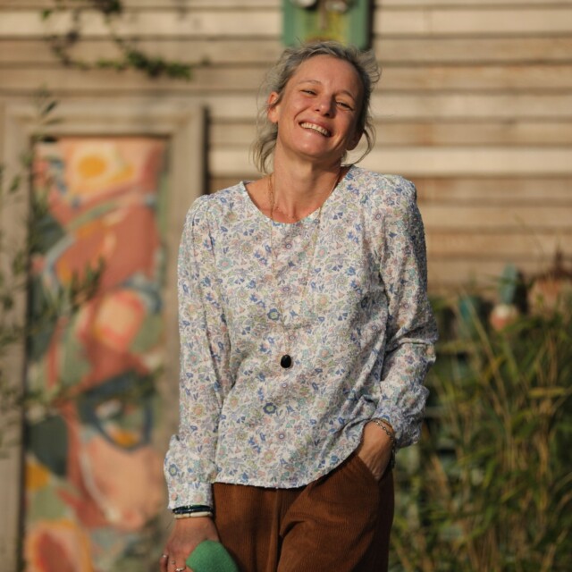 Quintessence - Blouse Amarante - voile de coton plumetis fleurs de printemps