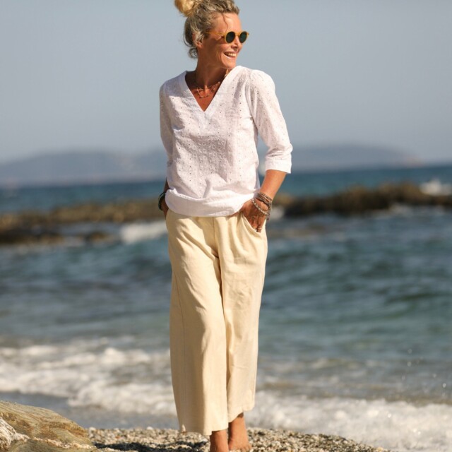 Quintessence - Blouse Eulalie col V - manches 3/4 - broderie fleurie blanche