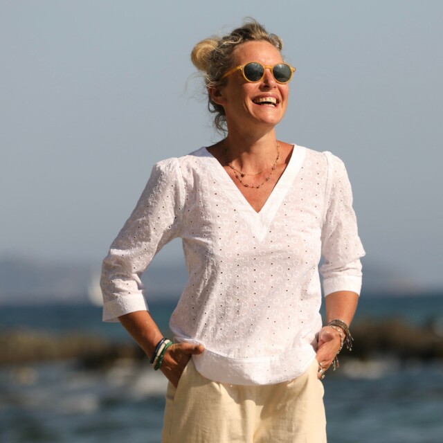 Quintessence - Blouse Eulalie col V - manches 3/4 - broderie fleurie blanche