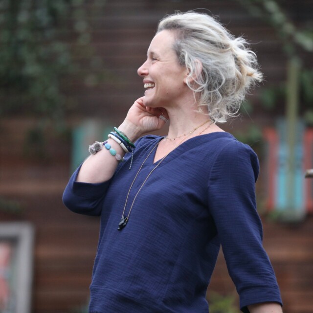 Quintessence - Blouse Eulalie col V - manches 3/4 - double gaze de coton bleu nuit