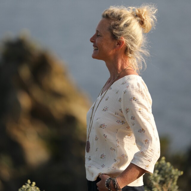 Quintessence - Blouse Eulalie col V - manches 3/4 - double gaze de coton floral pastel