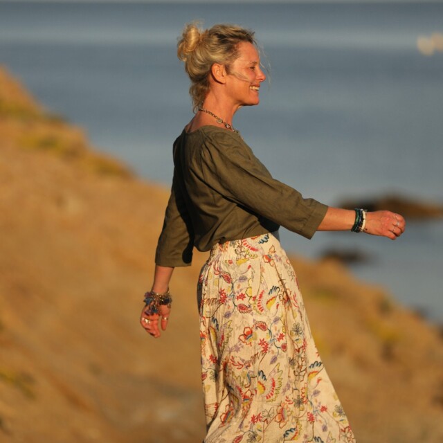 Quintessence - Blouse Eulalie col V - manches 3/4 - lin kaki