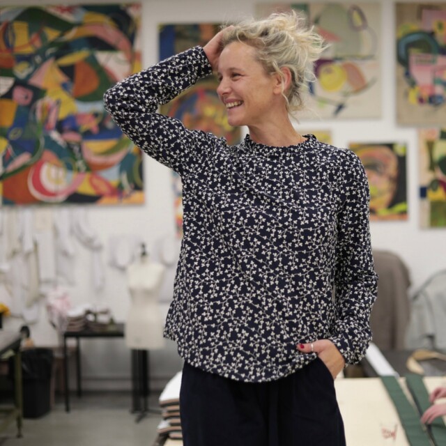 Blouse Fantine – Broderie marine/ivoire par la marque Quintessence Quintessence - Blouse Fantine – Broderie marine/ivoire