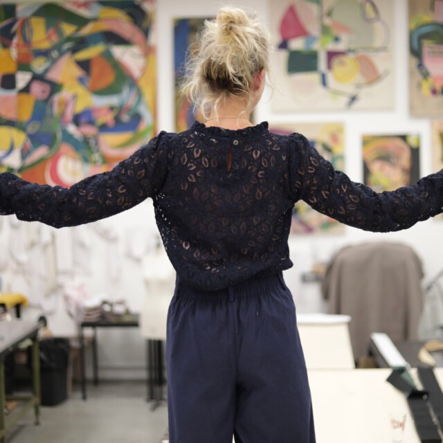 Quintessence - Blouse Fantine - Dentelle bleu marine