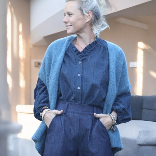 Quintessence - Blouse Miléna - broderie géométrique bleu marine