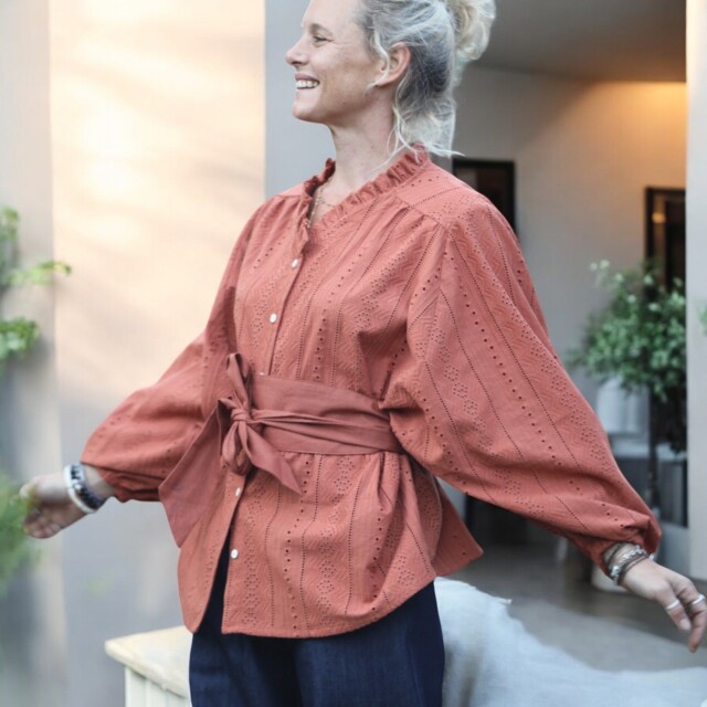 Quintessence - Blouse Miléna - broderie géométrique terracotta