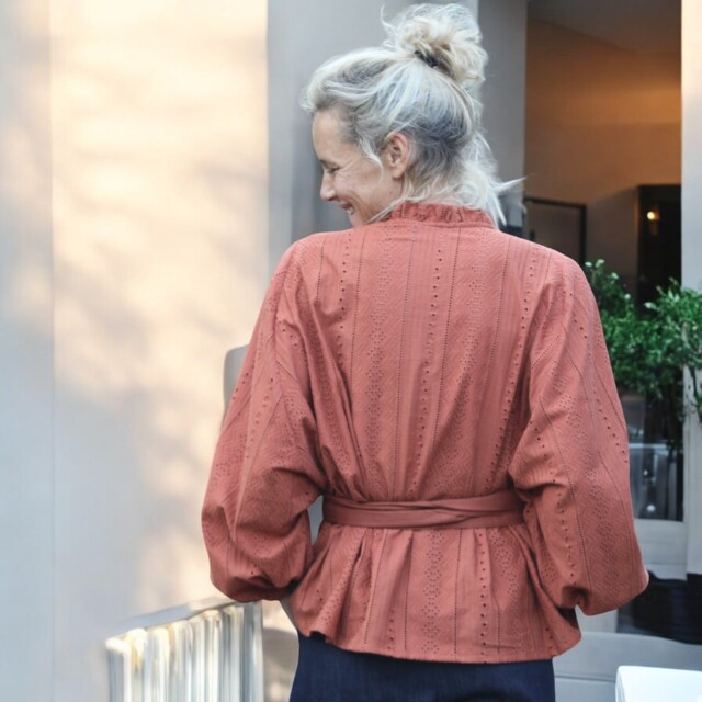 Quintessence - Blouse Miléna - broderie géométrique terracotta