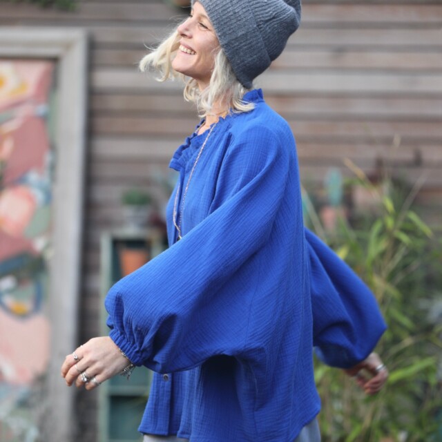 Quintessence - Blouse Miléna - double gaze de coton bleu Majorelle