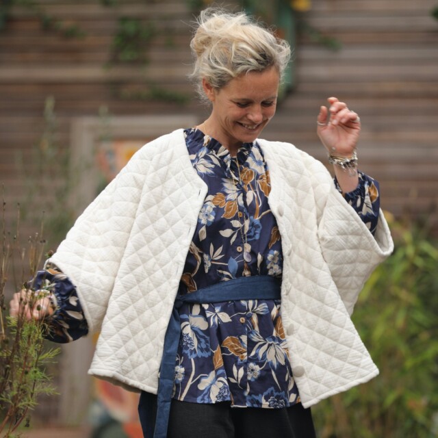 Quintessence - Blouse Miléna - voile de coton fleuri marine/camel