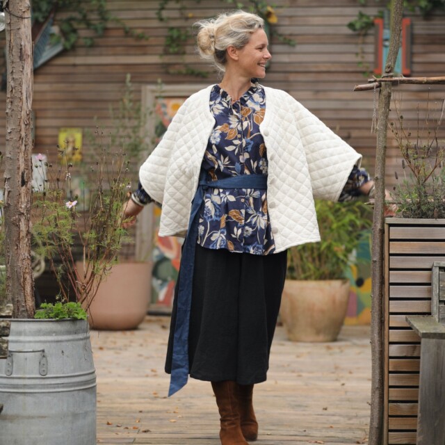 Quintessence - Blouse Miléna - voile de coton fleuri marine/camel