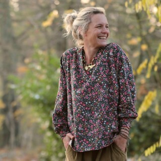 Blouse Mina – Velours milleraies fleuri champêtre par la marque Quintessence Quintessence - Blouse Mina – Velours milleraies fleuri champêtre