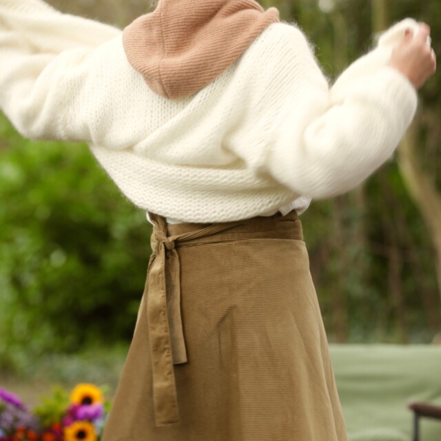 Quintessence - Jupe portefeuille Marie midi - Velours côtelé kiwi