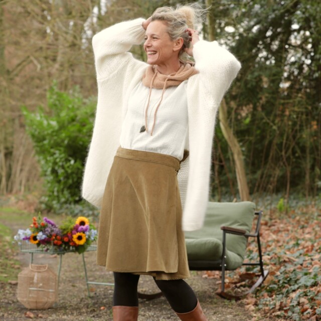 Quintessence - Jupe portefeuille Marie midi - Velours côtelé kiwi