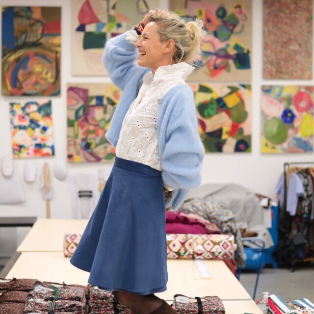 Quintessence - Jupe portefeuille Marie midi - Velours milleraies bleu officier