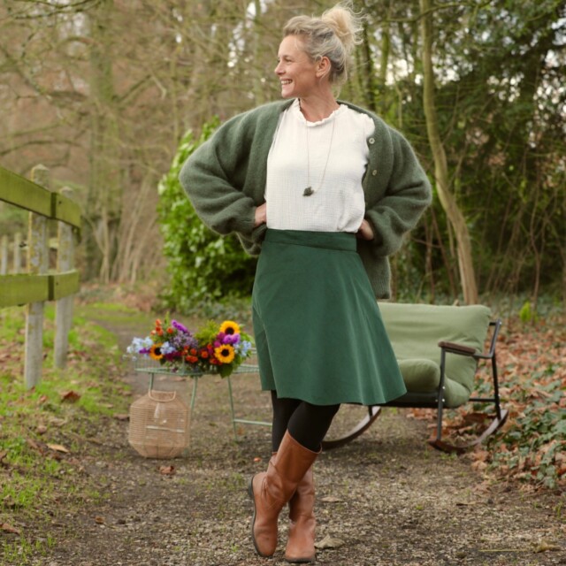 Quintessence - Jupe portefeuille Marie midi - Velours milleraies vert anglais