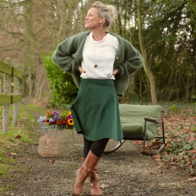 Quintessence - Jupe portefeuille Marie midi - Velours milleraies vert anglais