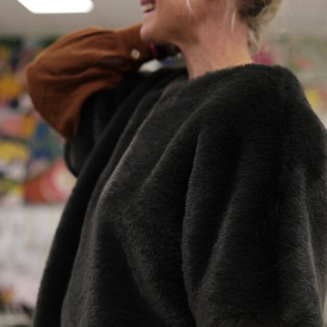 Quintessence - Le Poncho Douillet Pétronille - Fourrure cendrée