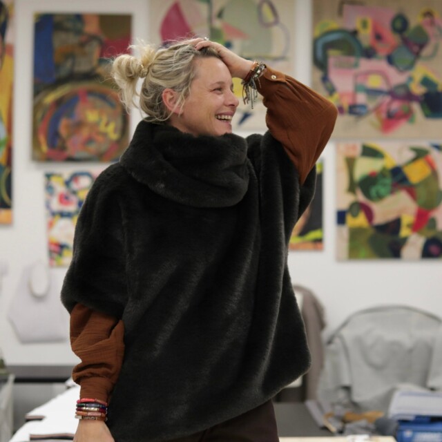 Quintessence - Le Poncho Douillet Pétronille - Fourrure cendrée