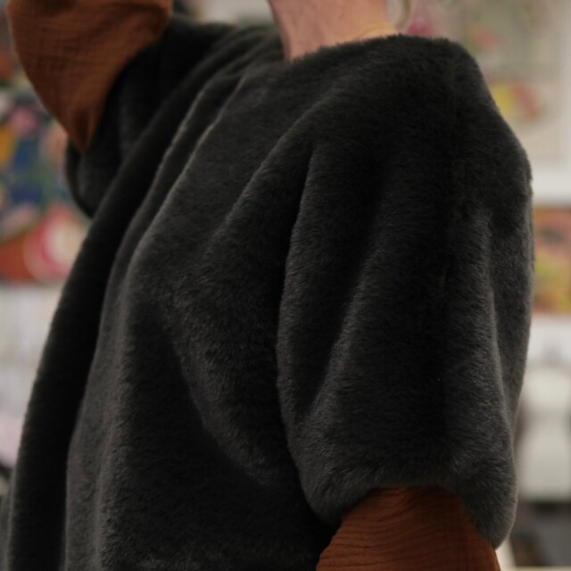 Quintessence - Le Poncho Douillet Pétronille - Fourrure cendrée