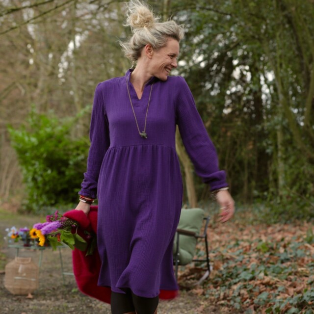 Robe Allegra – double gaze de coton prune par la marque Quintessence Quintessence - Robe Allegra – double gaze de coton prune