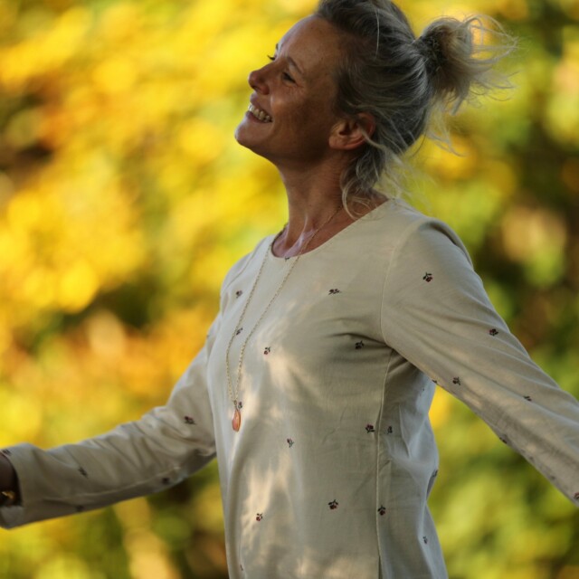 Quintessence - Robe Armande – Velours milleraies ivoire fleuri