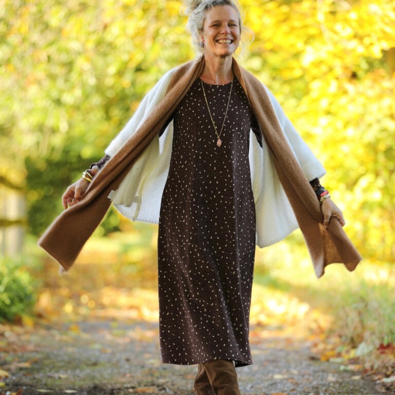 robe armande velours milleraies leo choco 8437334 Quintessence - Robe Armande – Velours milleraies Léo choco