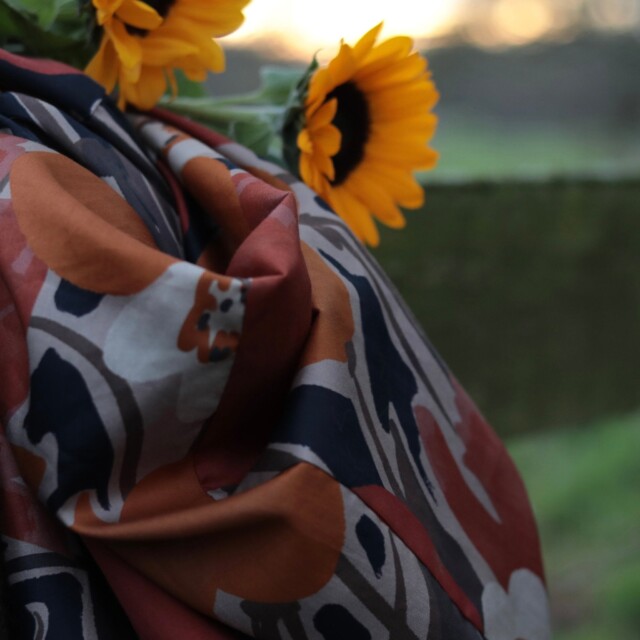 Quintessence - Robe Edonie coupe midi - Satin de coton Pavot Ocre