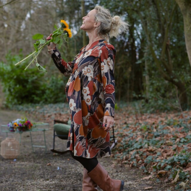 Quintessence - Robe Edonie coupe midi - Satin de coton Pavot Ocre