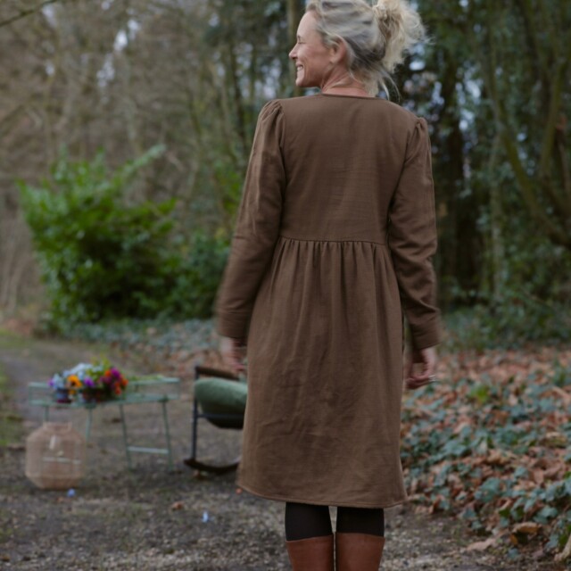 Quintessence - Robe Edonie coupe midi - Sergé de coton moka